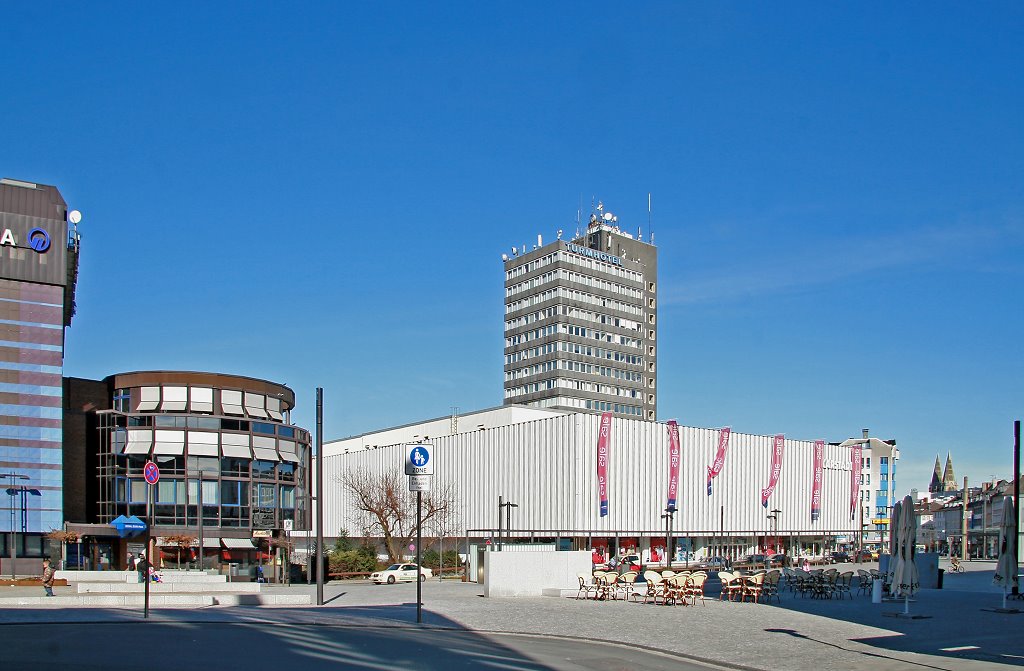 Solingen City mit Turmhotel und Kaufhaus