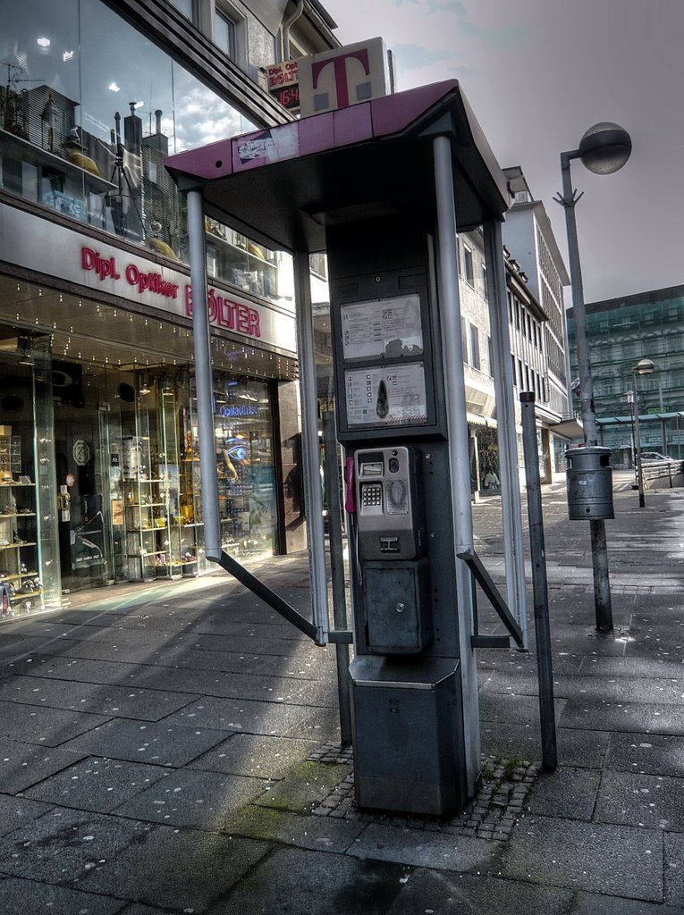 Blickrichtung zum Graf-Wilhelm-Platz. Im Hintergrund ist das Tückmantel-Haus zu sehen