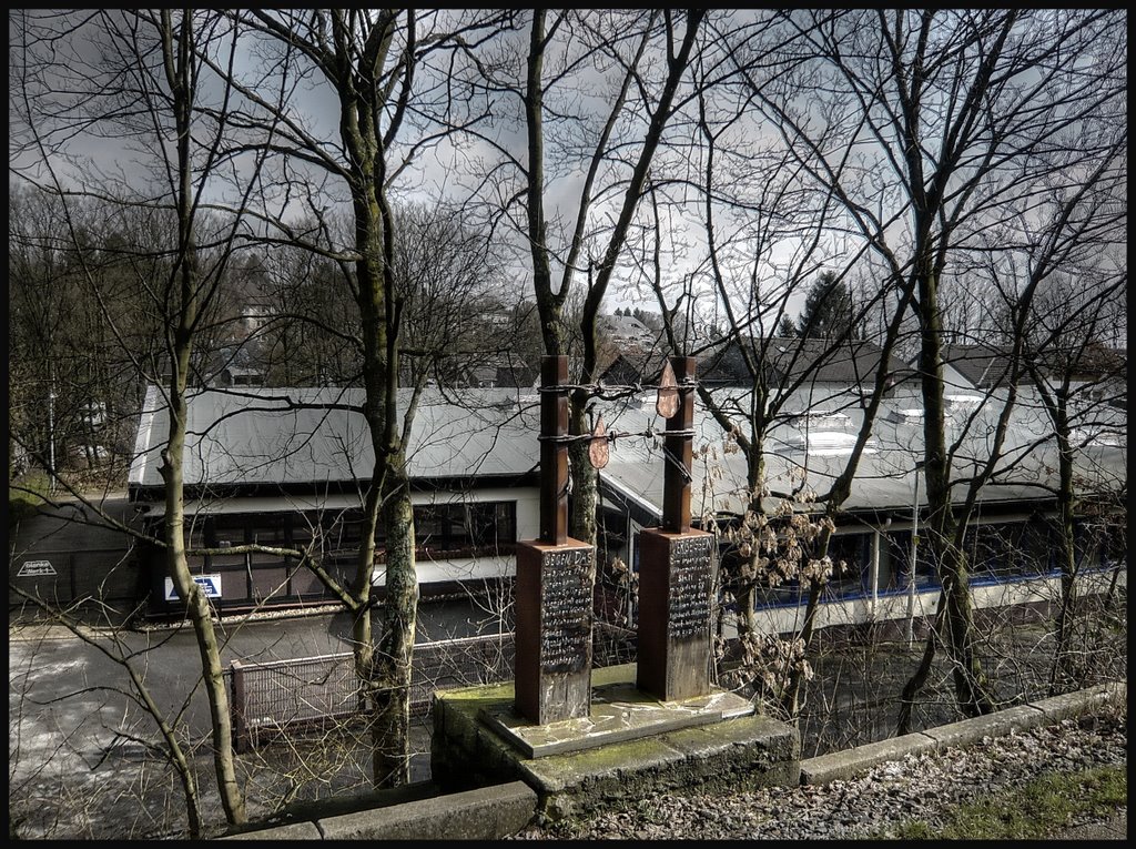 GEGEN DAS VERGESSEN - Am 3. März 1943 wurden sämtliche, noch in Solingen lebende Sinti, aus den Baracken Wörthstr. und Posthauser Str. in das Vernichtungslager Auschwitz verschleppt. Dem organisierten Völkermord an den Sinti fielen mindestens 55 Angehörig