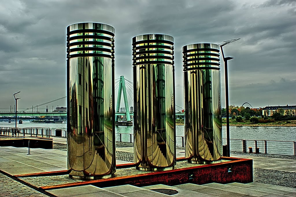 Luftrohre am alten Hafenamt in Köln.