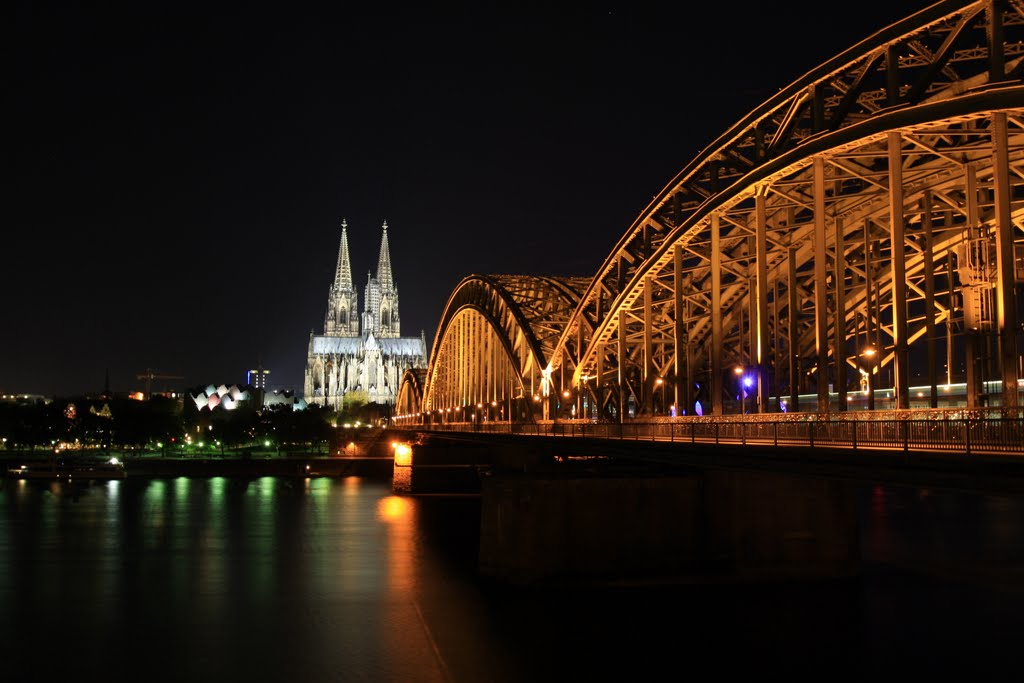 Kölner Dom bei Nacht