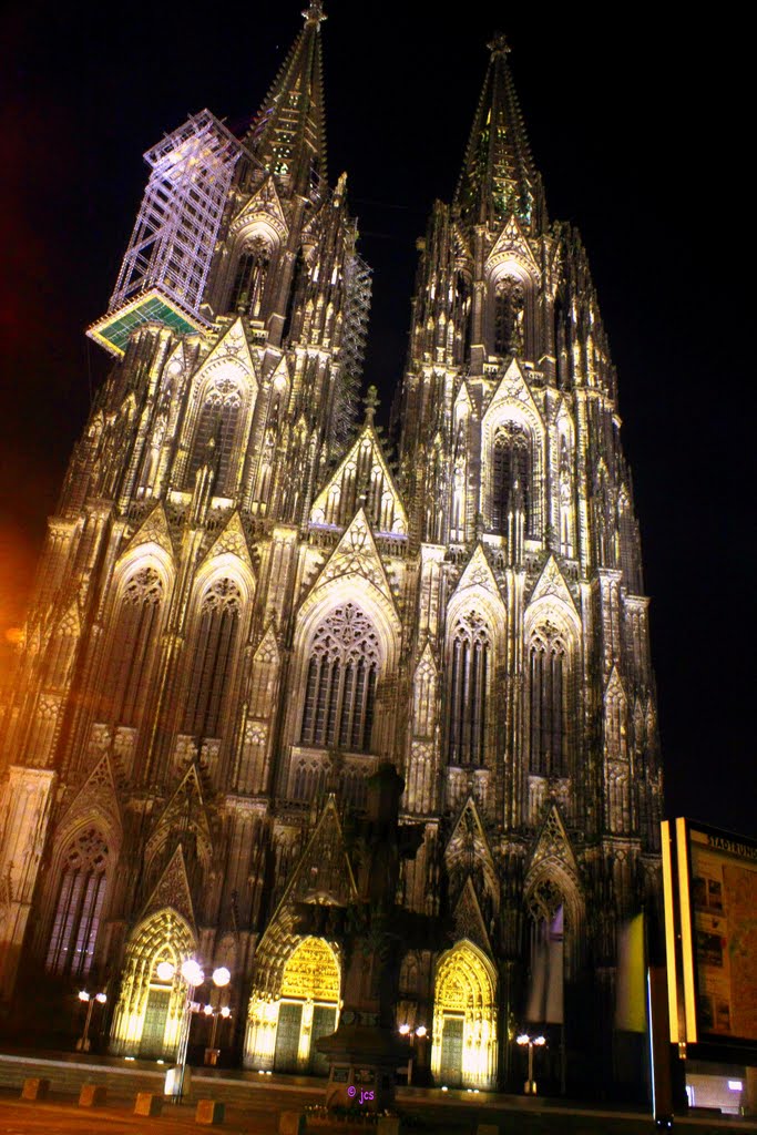 Catedral de Colonia de noche - Köln Cathedral at night (dedicada a Esther_mallorca)