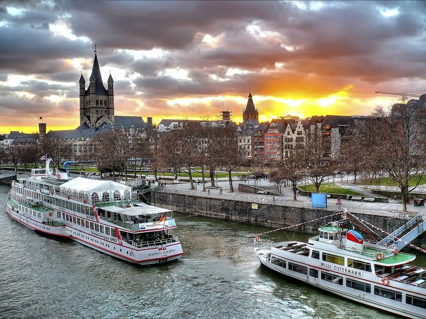 Barcos en el Rhin. Colonia. Alemania