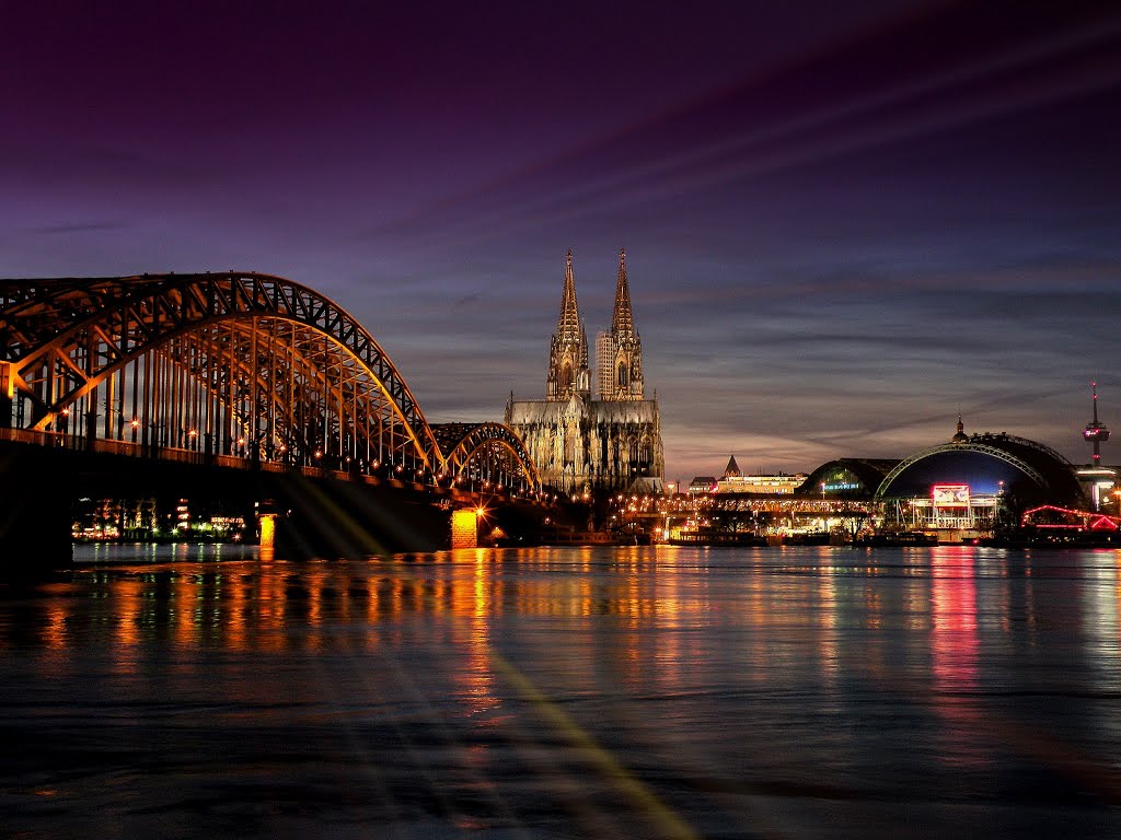 KÖLN CITY  (Hohenzollernbrücke,Dom,Musicaldome, Fernsehturm)