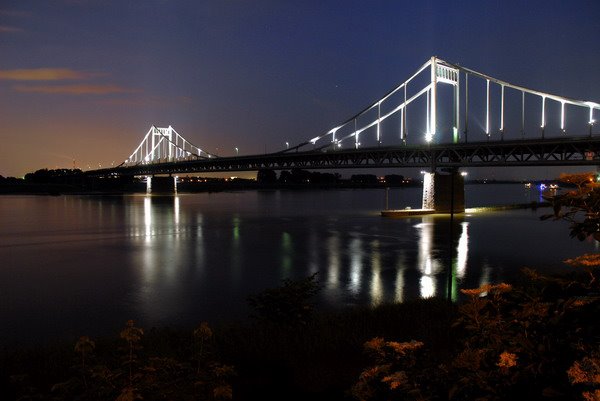 Rheinbrücke Krefeld-Uerdingen bei Nacht