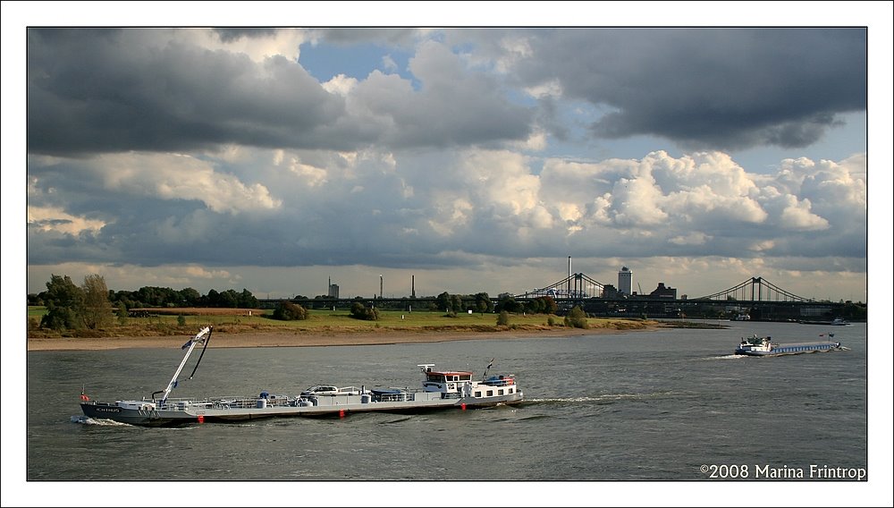Der Rhein bei Krefeld - Richtung Uerdinger Brücke