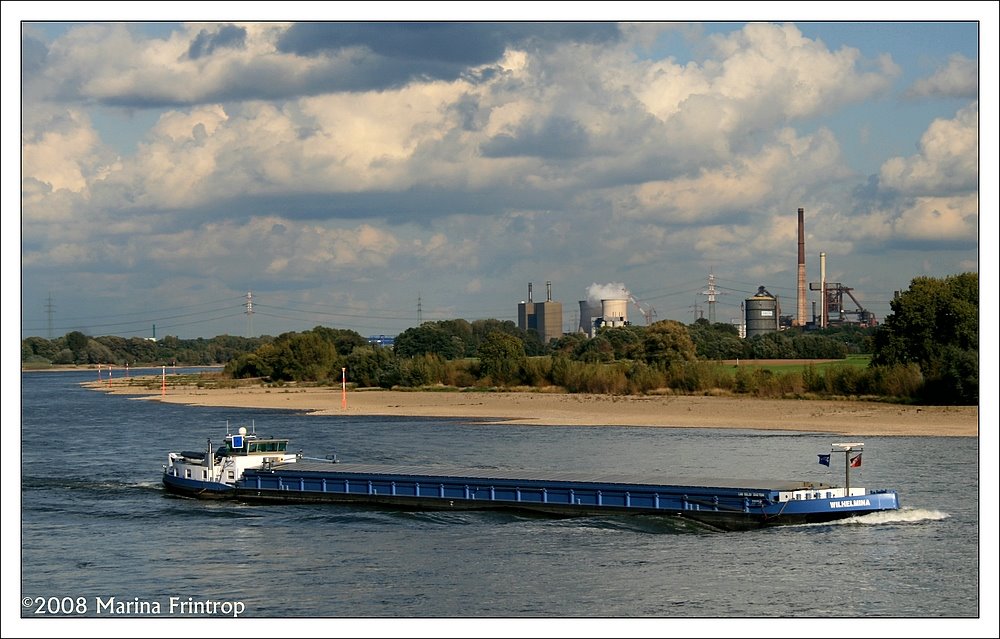Rhein-Schifffahrt bei Krefeld-Uerdingen - Hüttenwerke Duisburg