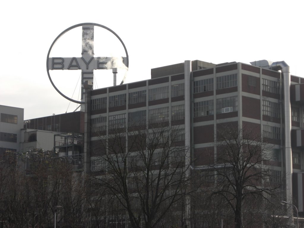 Das Bayer-Wahrzeichen in Krefeld