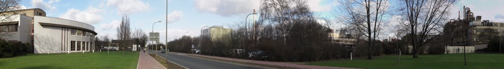 An der Duisburger Strasse vor dem Bayer Ausbildungszentrum