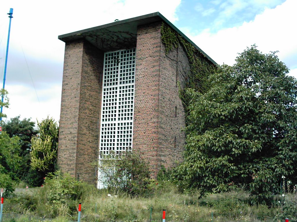 Leverkusen - ehemalige St. Maria Friedes Königin Kirche am alten Bahnhof Wiesdorf