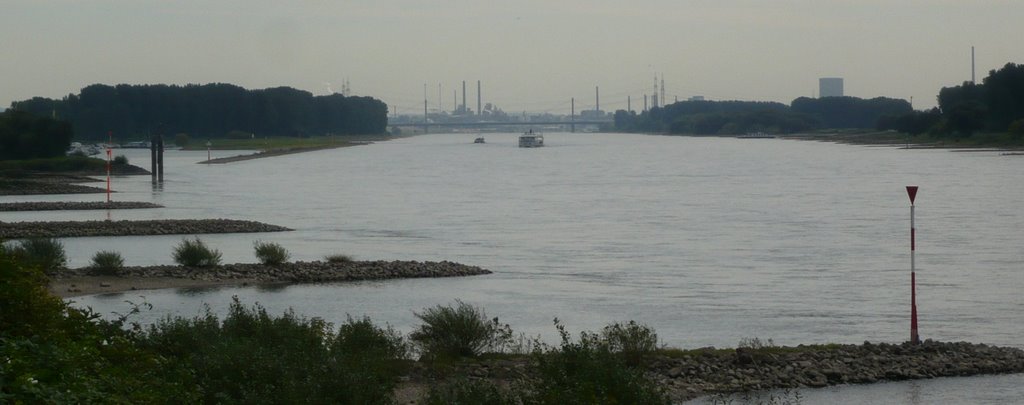 Bayer Werke und Rheinbrücke von Mohnheim gesehen