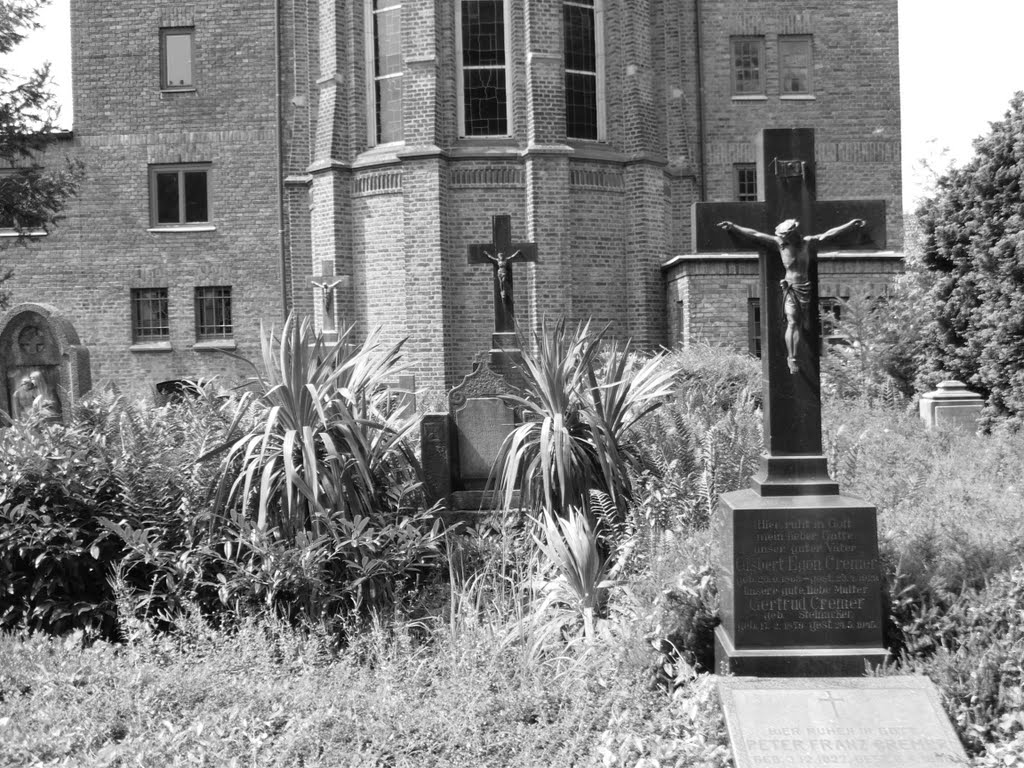 Grabmale hinter St.Stephanus in Bürrig/Historischer Friedhof