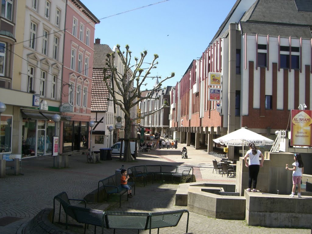 MINDEN  -  Bäckerstraße mit dem (ehemaligen)  "KARSTADT/Herthie"-Kaufhaus