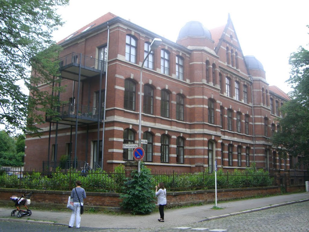 Minden: ...  die alte, große "Heideschule" (ehemalige Volksschule - jetzt ETWs)