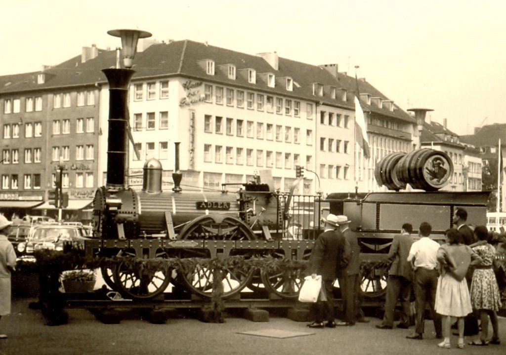 Ausstellung der ersten Dampflokomotive am Hauptbahnhof 1964