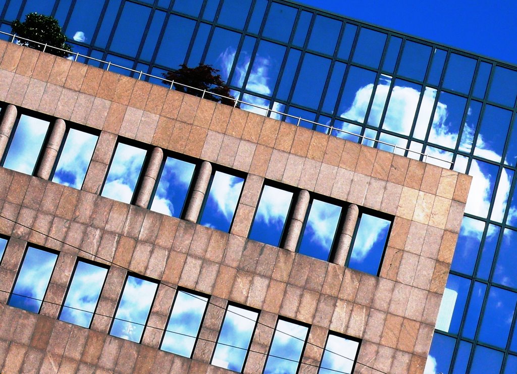 Blau am Bau - Tilted Sky