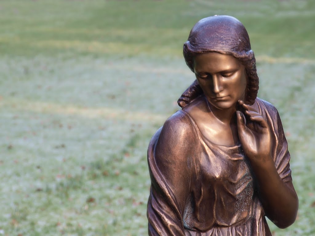 Sculpture at main graveyard, Mönchengladbach, Germany (January 2011)