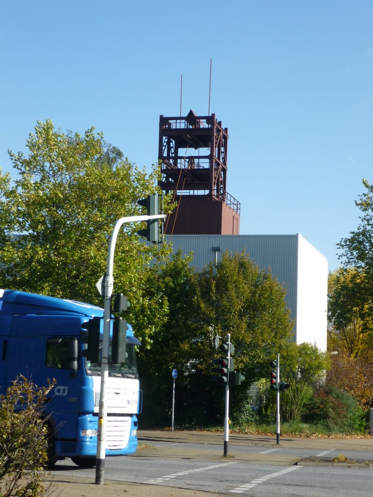 Blick auf die Befahrungseinrichtung des Schacht 2 der Zeche Concordia (Oberhausen-Lirich) / 21.10.2010