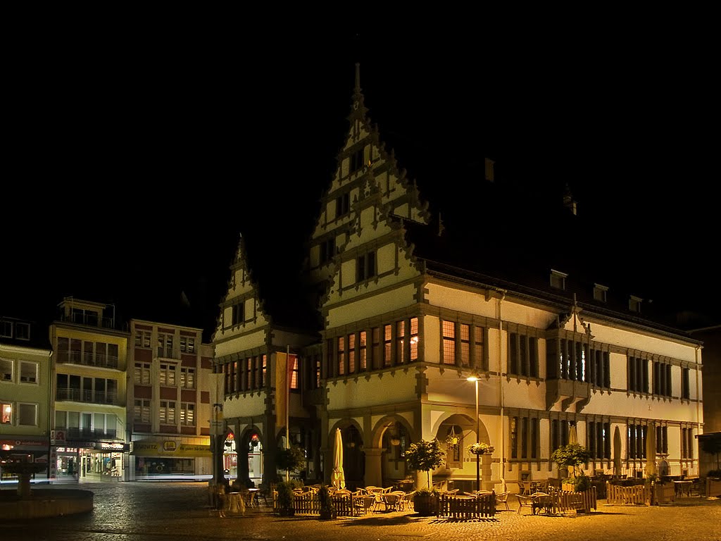 Im Rathaus brennt noch Licht - es war Mitternacht.