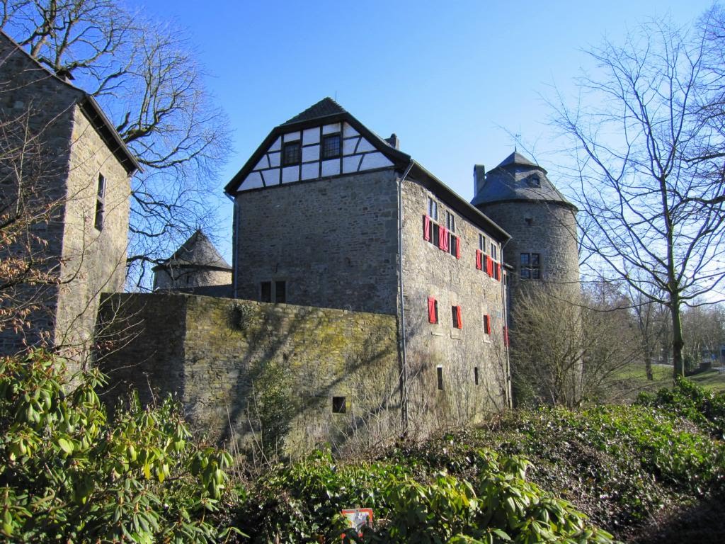 Wasserburg "Haus im Haus" in Ratingen