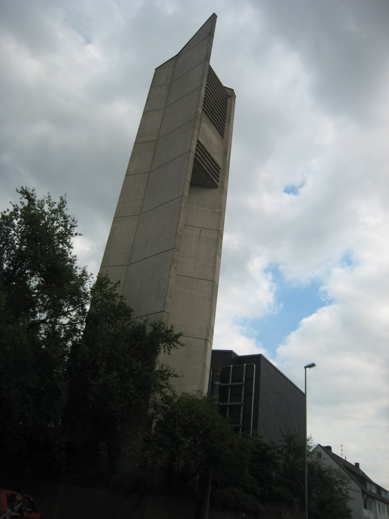 Als Kirchturm verkleideter Stahlbeton