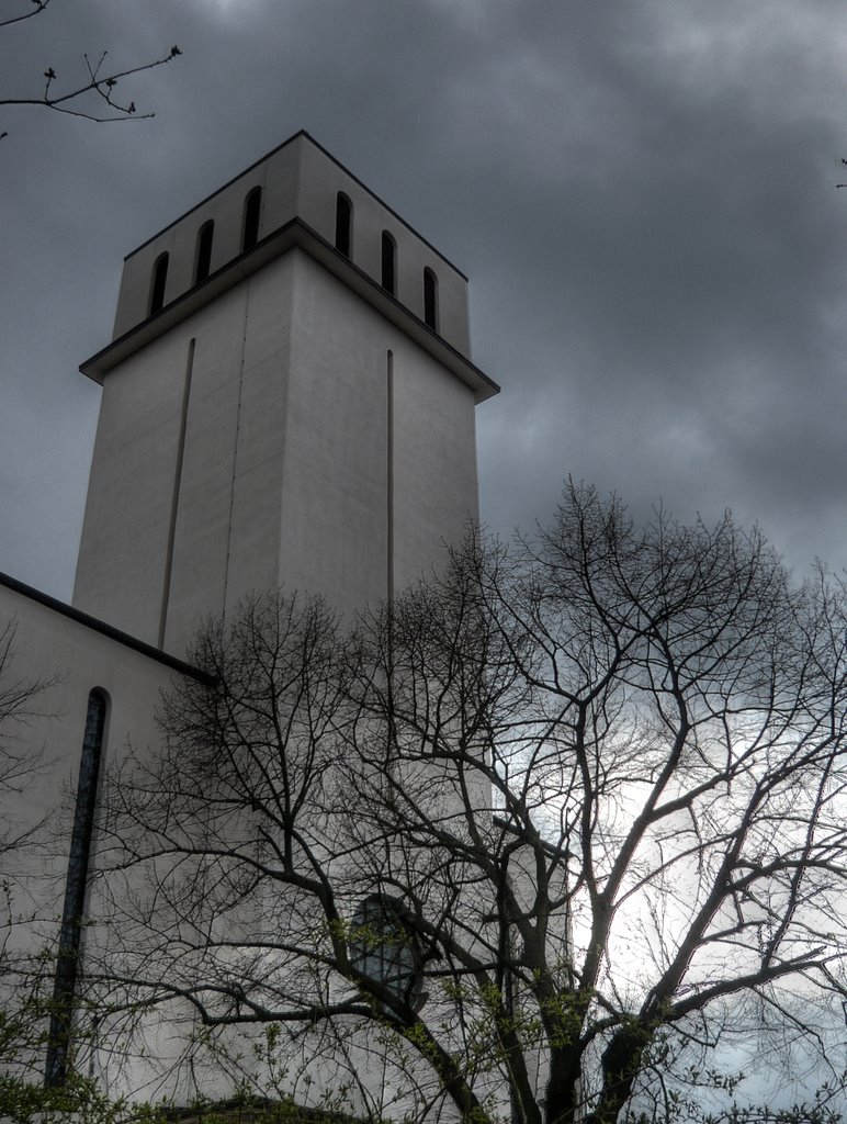 Kirche (von griech. κυριακή ἐκκλησία kyriaké ekklesia „Versammlung des Herrn bzw. dem Herrn gehörige Versammlung“, althochdt. kiricha) bezeichnet: ...