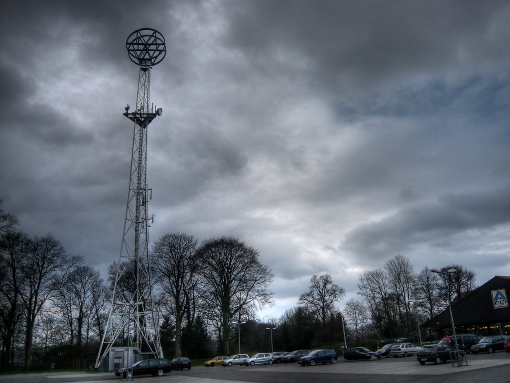 Neben dem weithin sichtbaren Wahrzeichen der Mannesmann Röhrenwerke ist nun endlich auch ein Aldi Nord zu finden