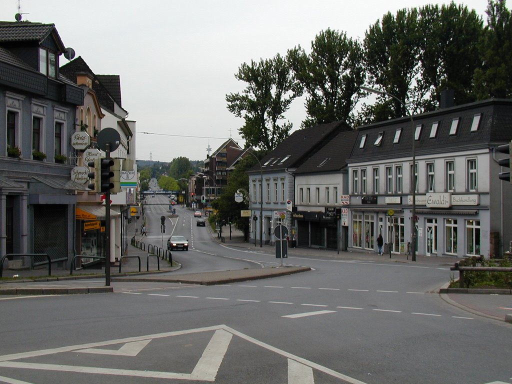 Aplerbeck Mitte vor der Neugestaltung. Blick über die Köln-Berliner-Strasse in Richtung Marktplatz.