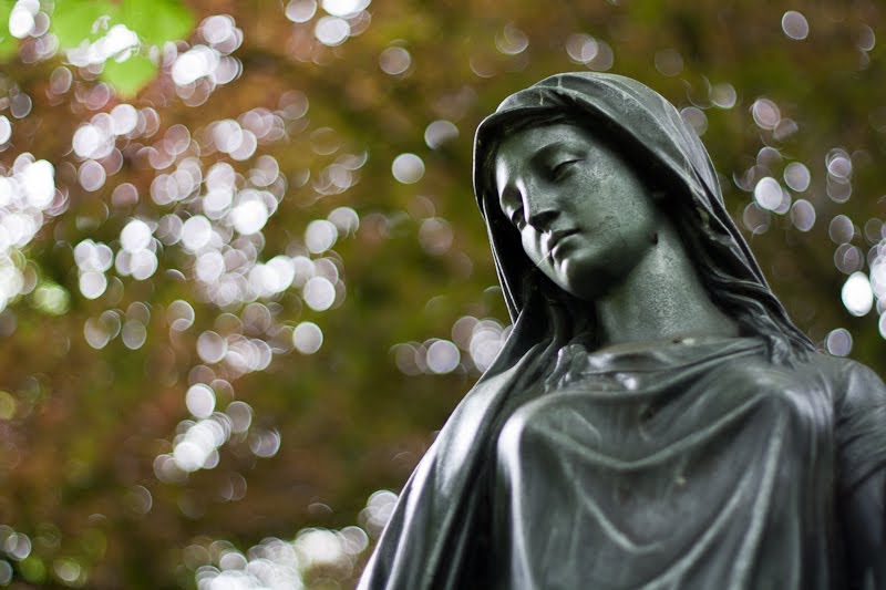 Herford Cemetery: Beautiful Sculpture