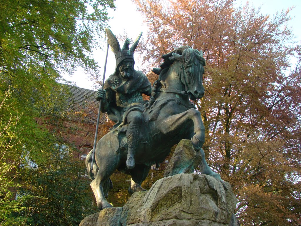 Herford  ( Widukind-Denkmal ) Wilhelmsplatz. April 2011