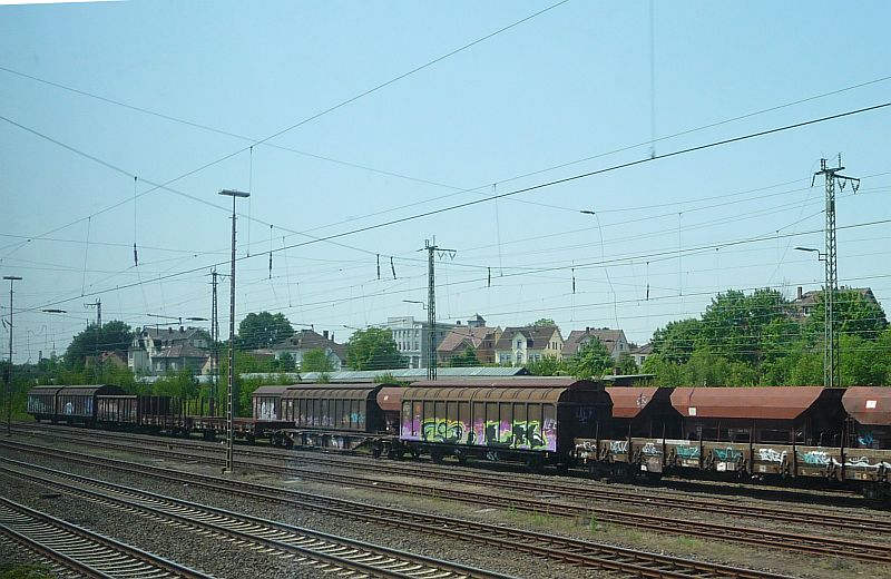 diverse Güterwagen
