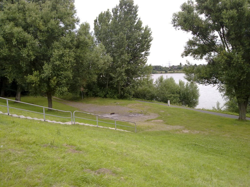 Am Rheinufer von Urfeld