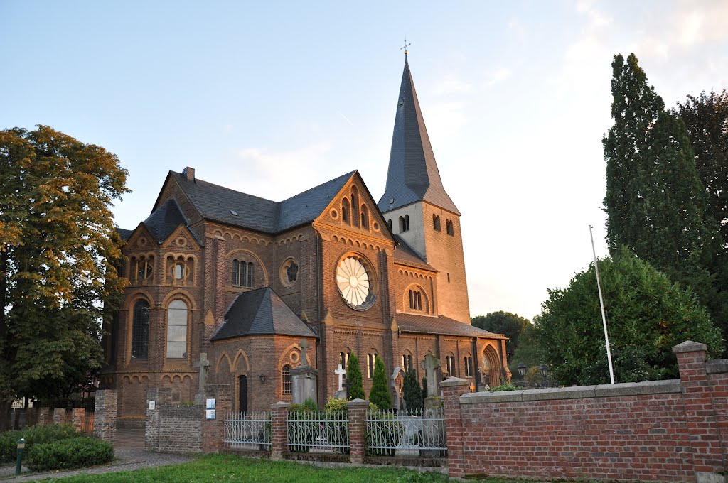 "Sankt Matthäus / Niederkassel am Rhein. Abgelichtet im September 2012
