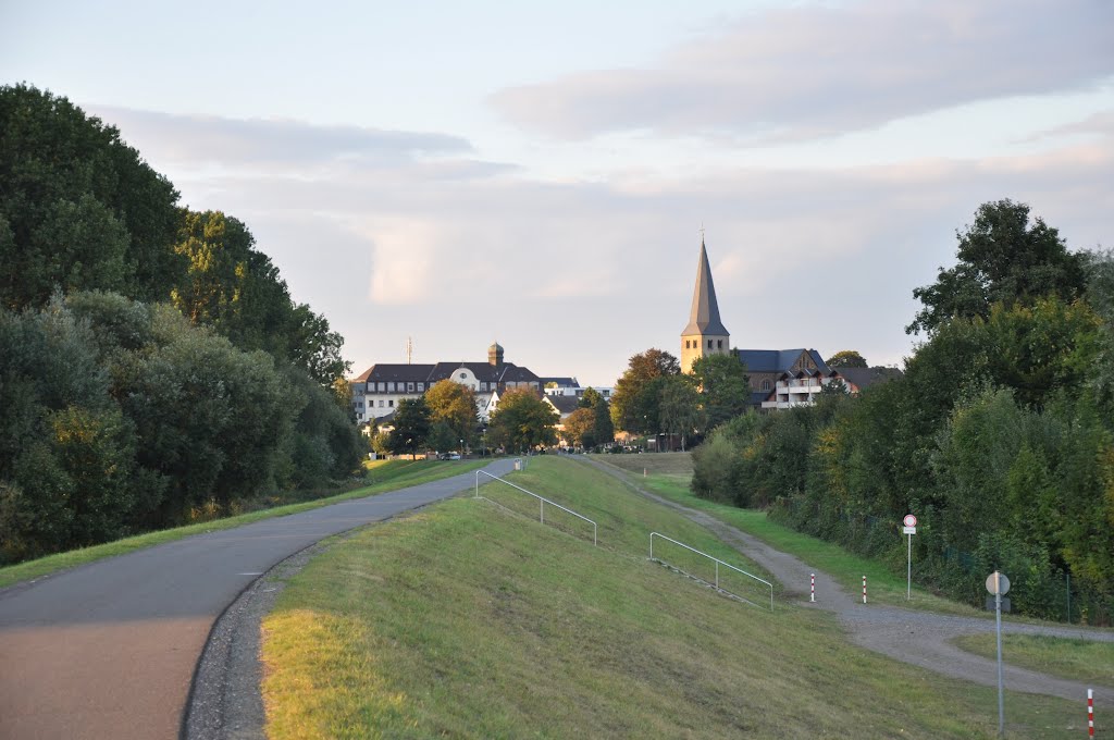 "Sankt Matthäus" in Niederkassel / Germany. Abgelichtet im September 2012