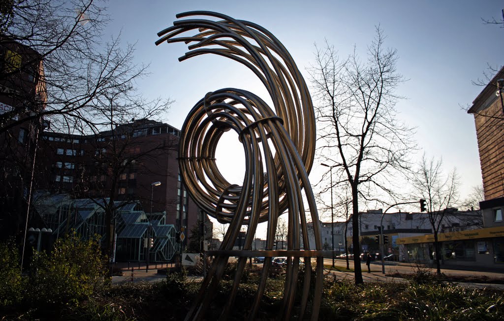 Skulptur vor dem Gebäude der Stadtwerke