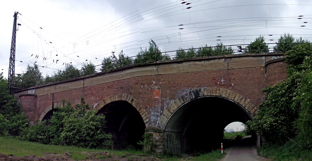 Eisenbahnbrücke Richtung Norden hinter dem Hammer Hauptbahnhof. Gesehen von Osten.