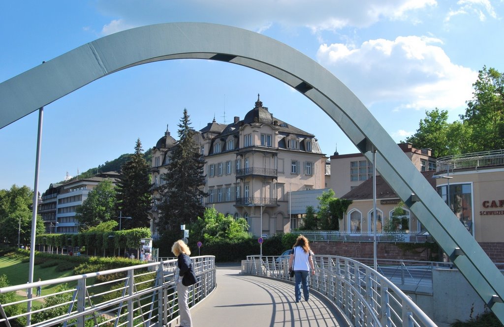 Neue Brücke im Rosengarten in Bad Kissingen