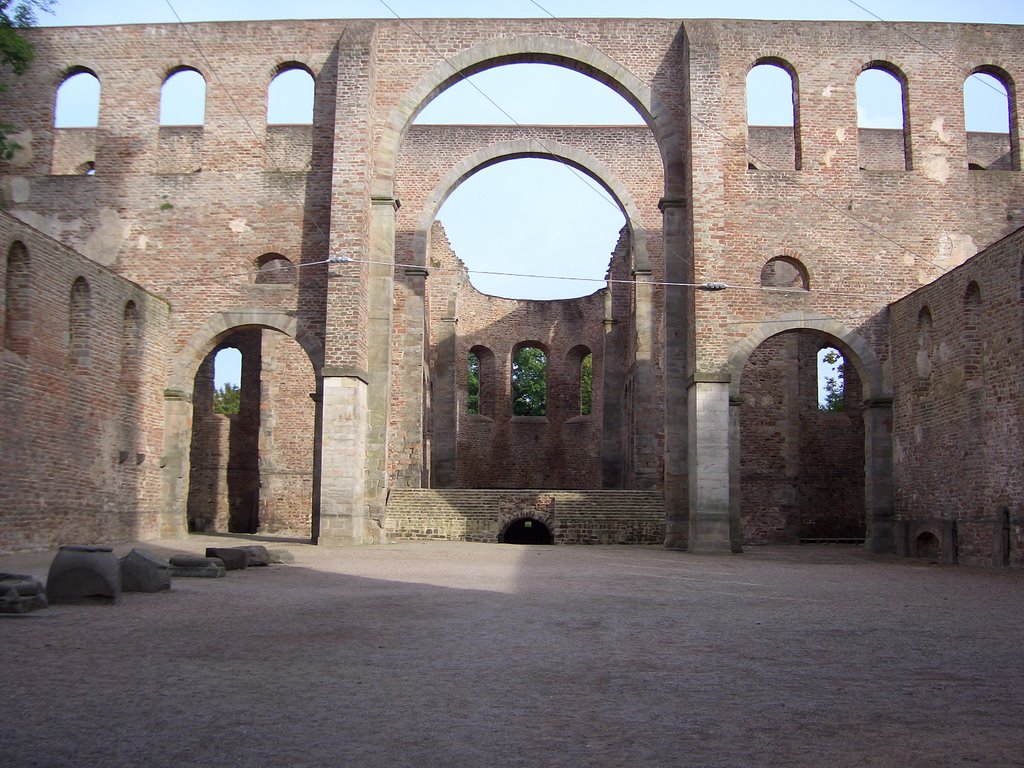 Bad Hersfeld - Innenraum der Stiftsruine (Ohne Aufbau für die Festspiele - Blick auf die "Bühne")