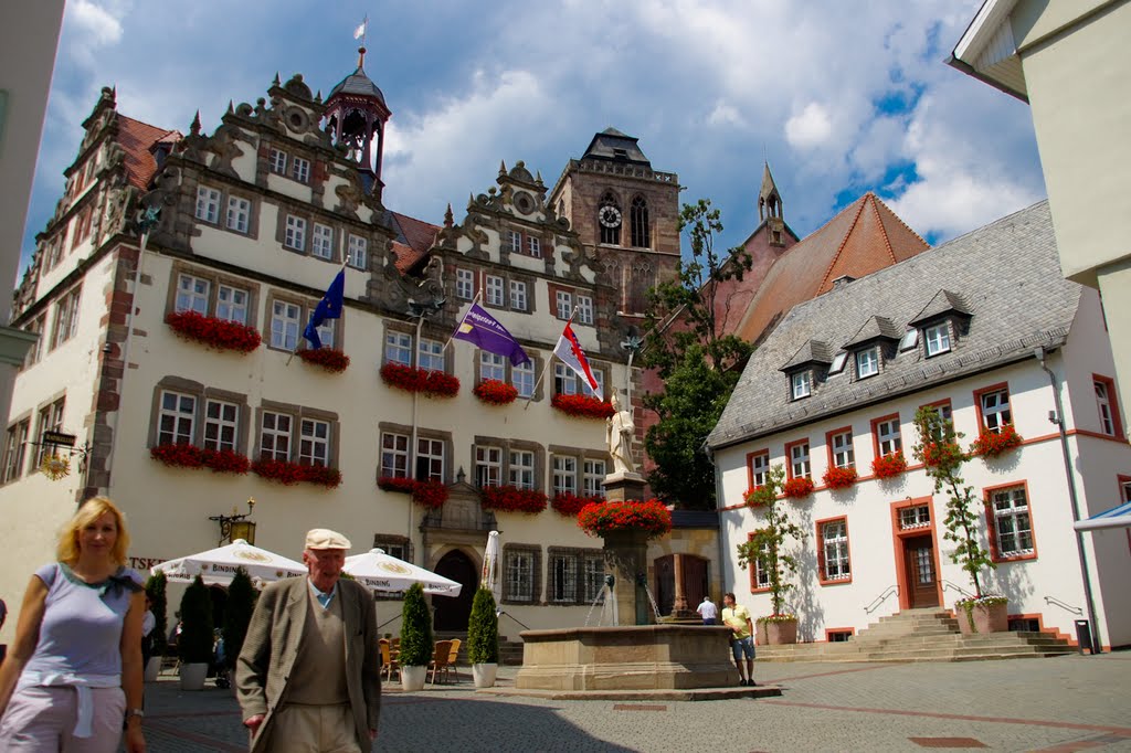Rathaus und Lullusbrunnen in Bad Hersfeld.