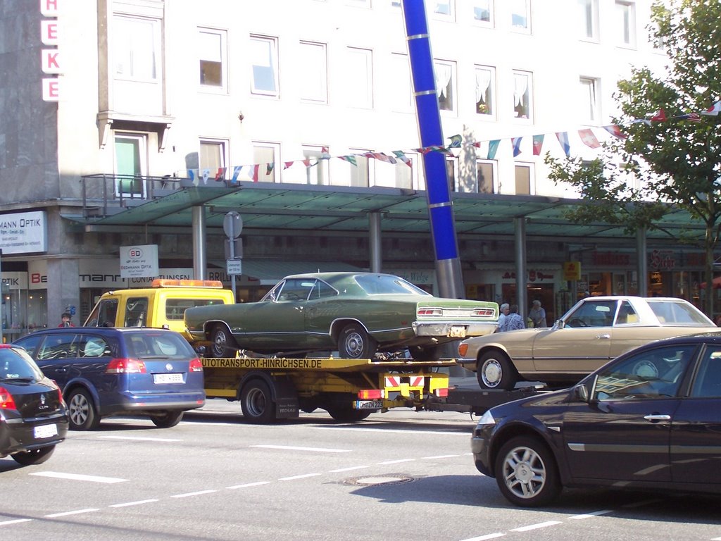 Car trade on Lloyd Street