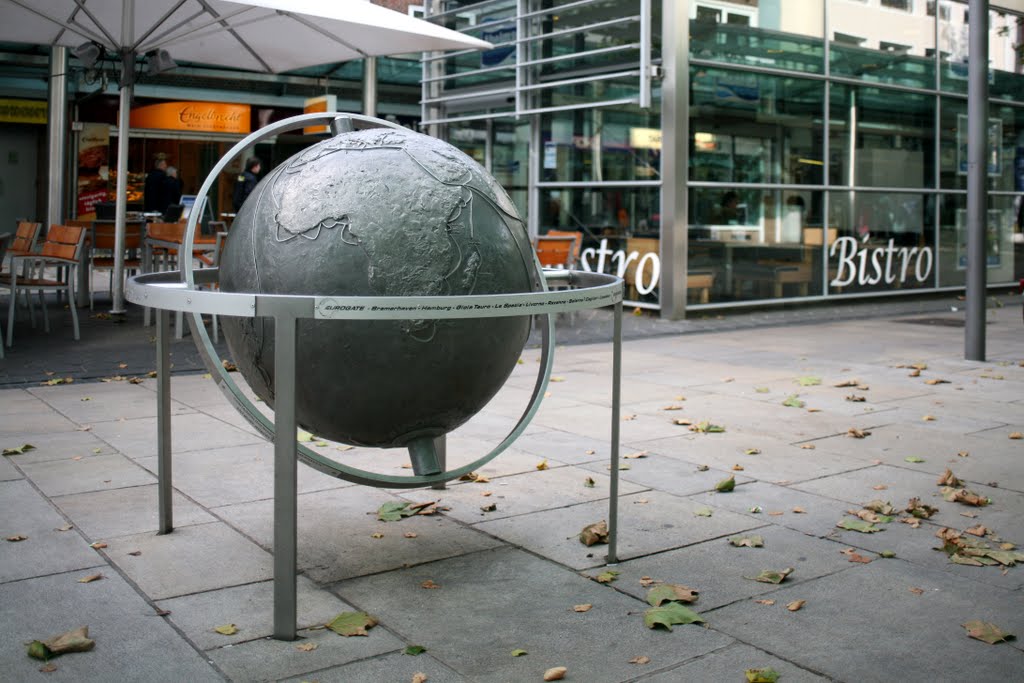 Globus in der Fußgängerzone Bremerhaven