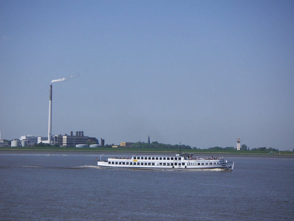 Bremerhaven - Ausflugsdampfer "Oceana" auf der Weser