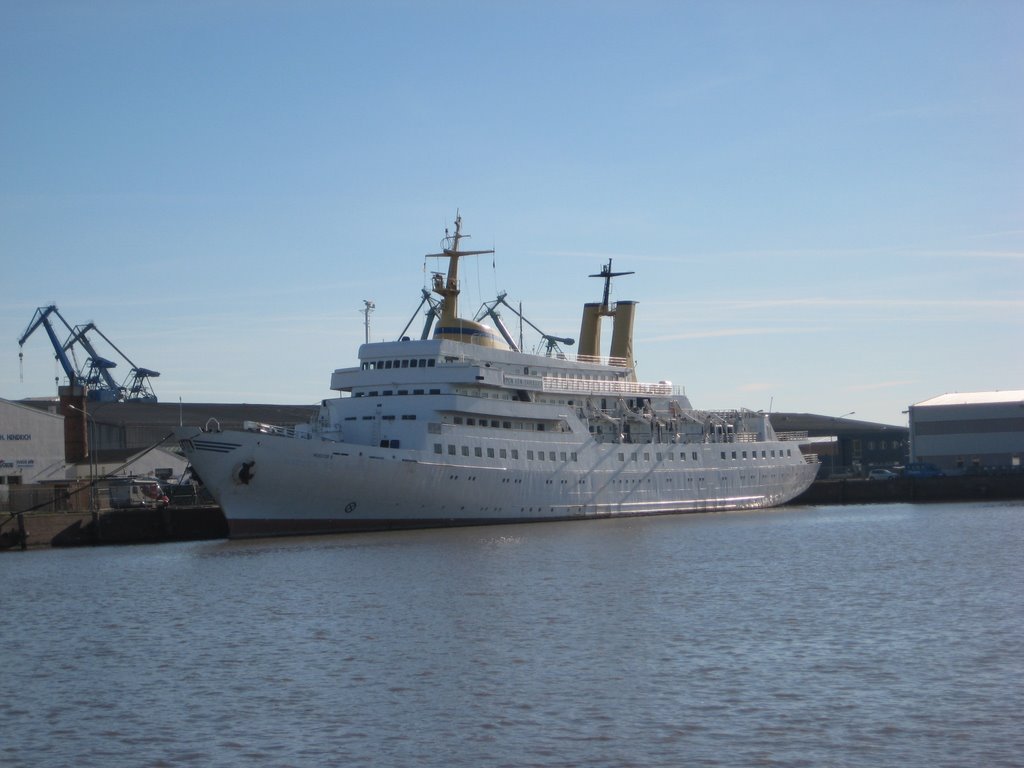 Bremerhaven - Fischereihafen / Blick auf die Mercator II (ehemalige "Wappen von Hamburg") - wird von der SSW anscheinend bis Sommer 2009 nicht mehr zu einem exklusiven Kreuzfahrtschiff für maximal 36 Gäste umgebaut sondern fällt wahrscheinlich dem Schneid