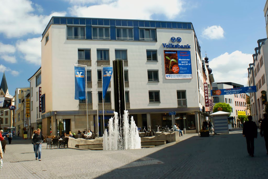 Moderne Brunnen in Macerate Platz