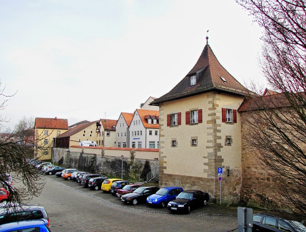 Weißenburg in Bayern - Parken im Schutz der Mauer