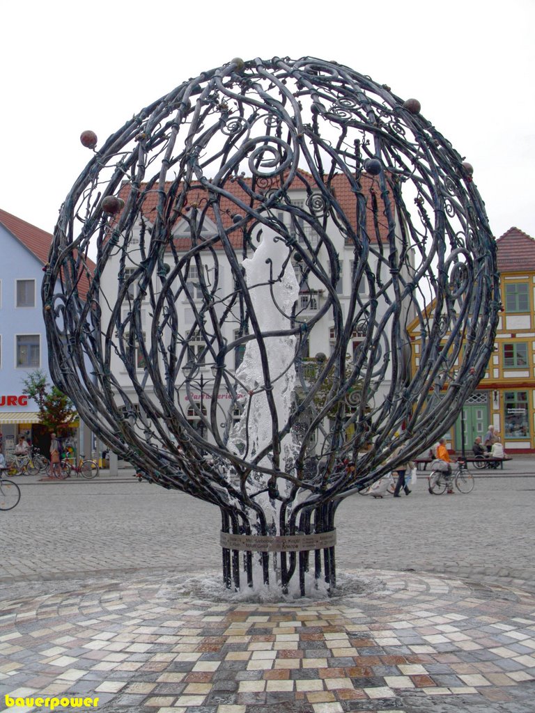 Kurioser Brunnen in Waren