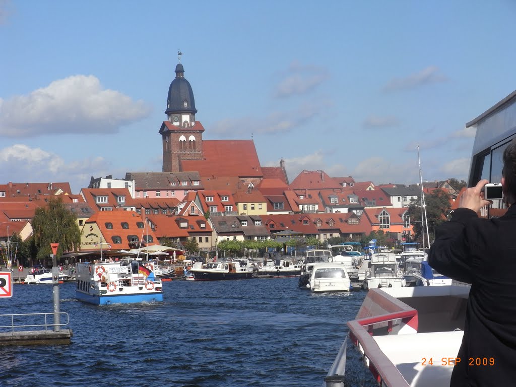 Bild (1)  Ansicht von  *Waren(Müritz)* in Mecklenburg - Vorpommern