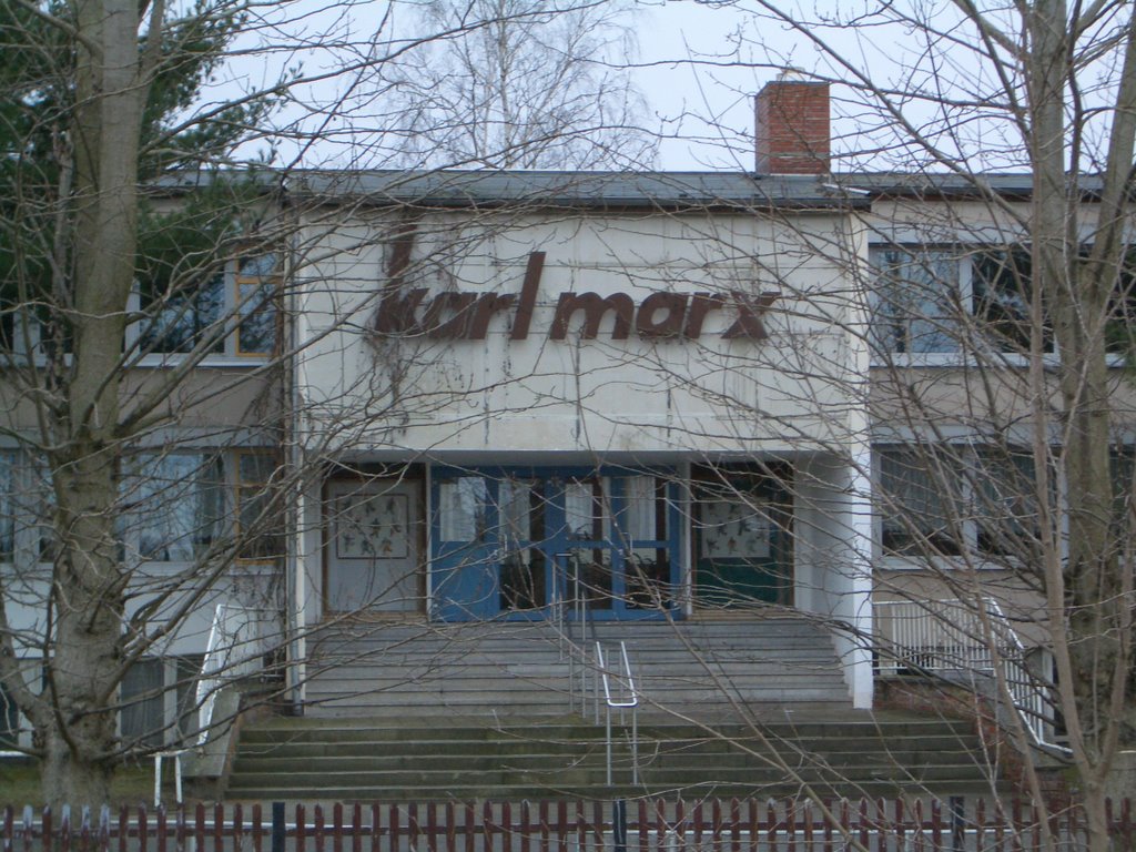 Karl Marx Schule Eingang