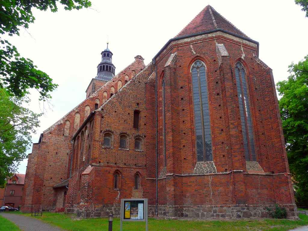 Germany_Saxony-Anhalt_Altmark (Old Mark)_Gardelegen_brickstone-gothic St. Marys Church_P1030282.JPG