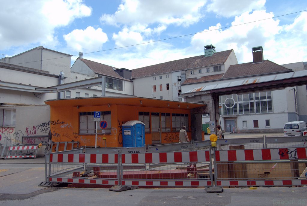 Ex - Check Point von Mike Mendoza vor dem zuHOUSE.Club - Alte Thier Brauerei Abbruch